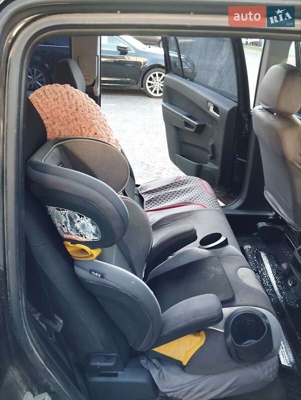 Минивэн Opel Zafira 2007 в Луцке