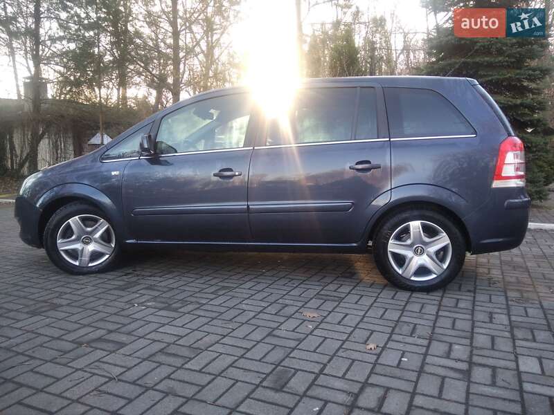 Мінівен Opel Zafira 2011 в Дрогобичі
