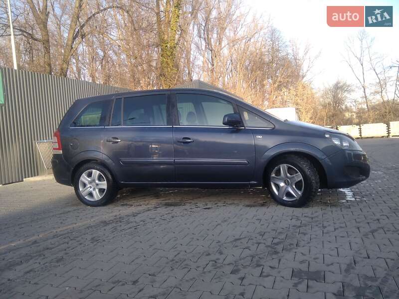 Мінівен Opel Zafira 2011 в Дрогобичі