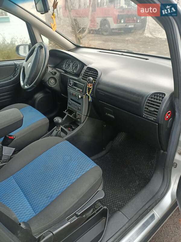 Минивэн Opel Zafira 2004 в Кременчуге