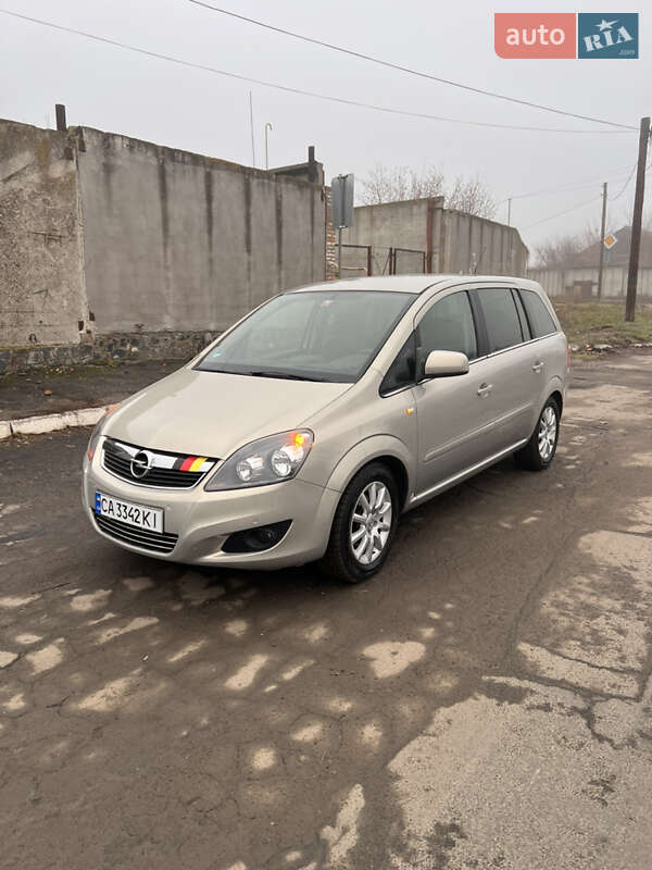 Мінівен Opel Zafira 2011 в 