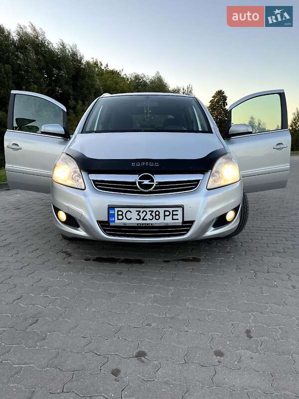 Минивэн Opel Zafira 2008 в 