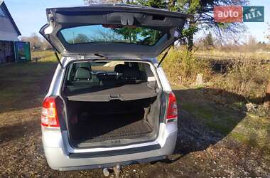 Минивэн Opel Zafira 2010 в 
