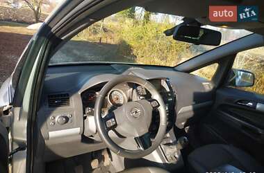 Минивэн Opel Zafira 2010 в 