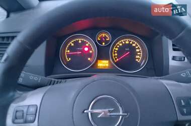 Минивэн Opel Zafira 2005 в  фото 6 Минивэн Opel Zafira 2005 в