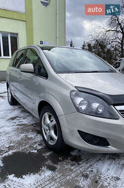 Минивэн Opel Zafira 2011 в Ровно