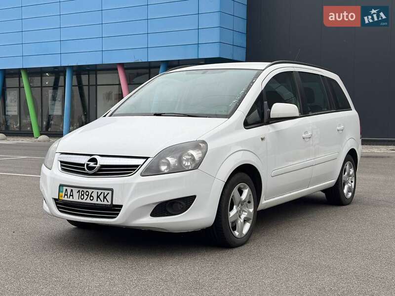 Минивэн Opel Zafira 2013 в Киеве