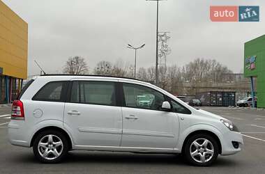 Минивэн Opel Zafira 2013 в Киеве