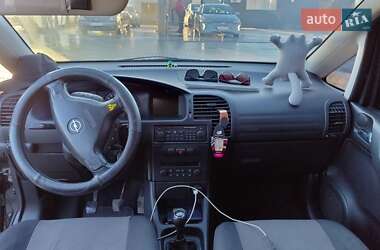 Минивэн Opel Zafira 2004 в 
