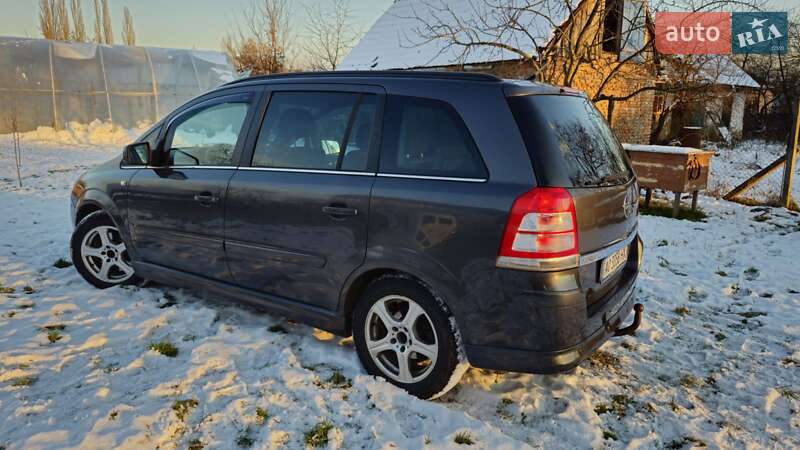 Минивэн Opel Zafira 2009 в Белках