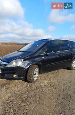 Минивэн Opel Zafira 2007 в Новых Санжарах