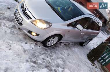 Минивэн Opel Zafira 2010 в 