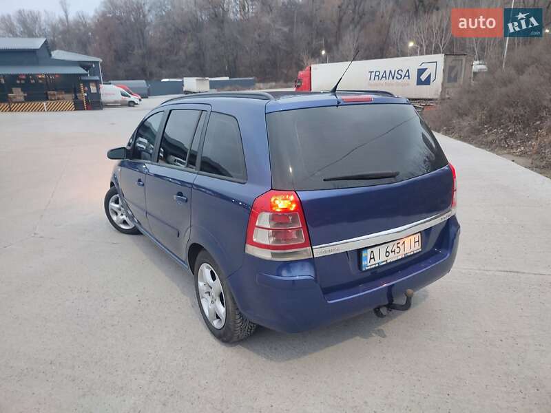 Минивэн Opel Zafira 2008 в Киеве