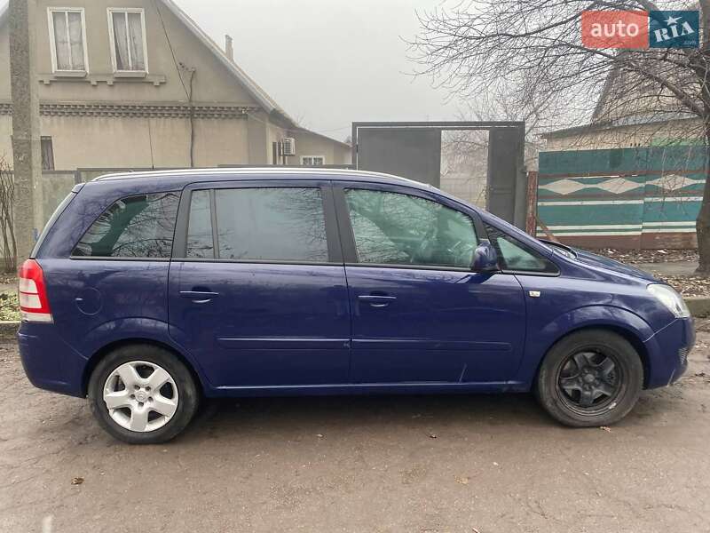 Мінівен Opel Zafira 2013 в Дніпрі