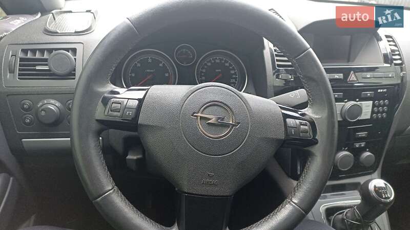 Мінівен Opel Zafira 2010 в Нововолинську