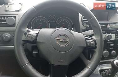 Минивэн Opel Zafira 2010 в 