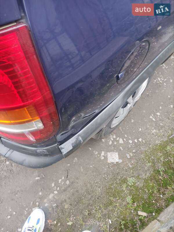 Мінівен Opel Zafira 2000 в Кореці