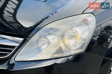 Минивэн Opel Zafira 2010 в 