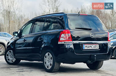 Минивэн Opel Zafira 2010 в 