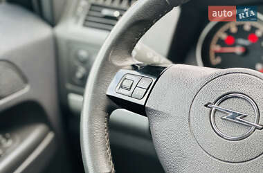 Минивэн Opel Zafira 2010 в 