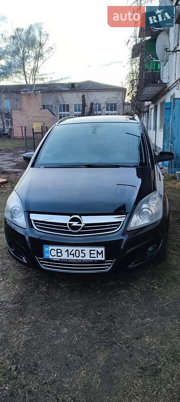 Минивэн Opel Zafira 2009 в Хороле