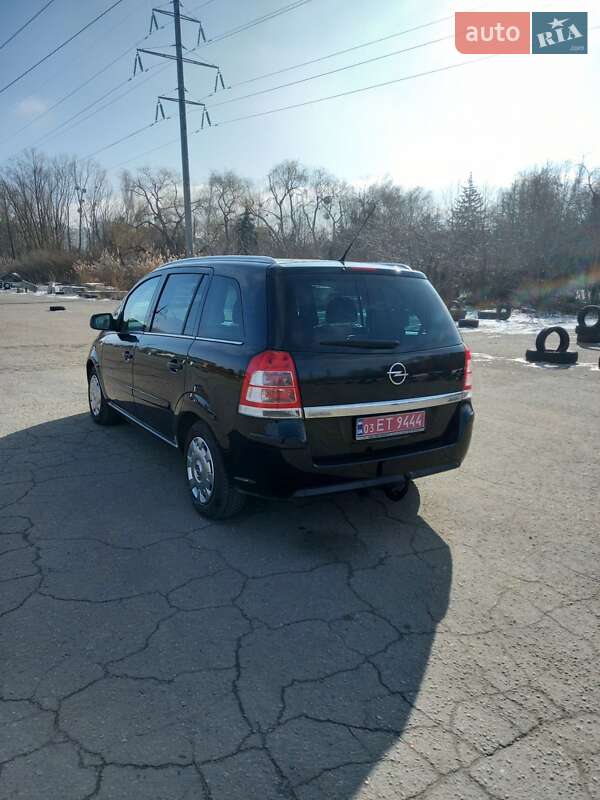 Минивэн Opel Zafira 2010 в Полтаве