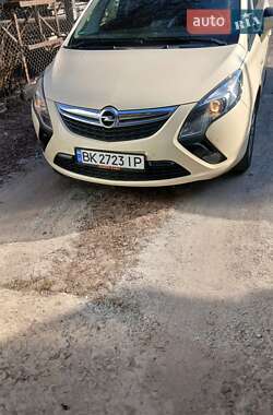 Opel Zafira 2016