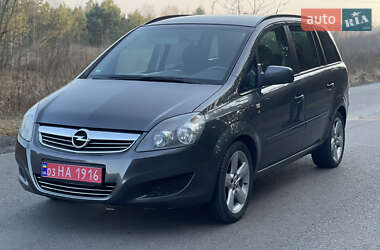 Минивэн Opel Zafira 2010 в Цумани