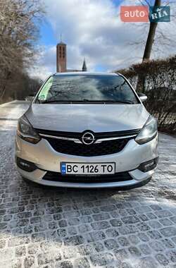 Минивэн Opel Zafira 2018 в 