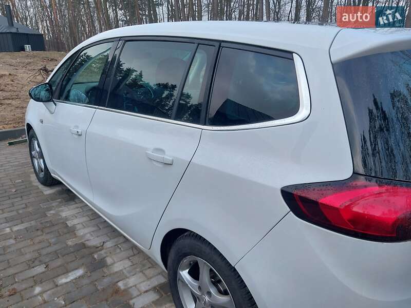 Минивэн Opel Zafira 2014 в Подбуже