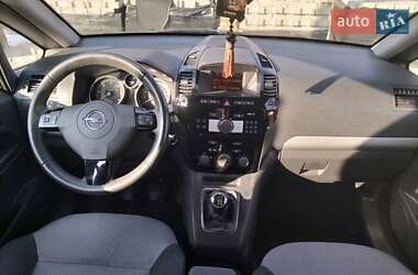 Минивэн Opel Zafira 2010 в 