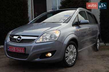 Минивэн Opel Zafira 2008 в 