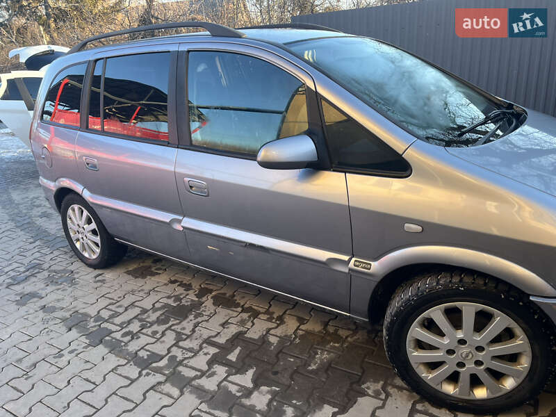 Минивэн Opel Zafira 2005 в Черновцах