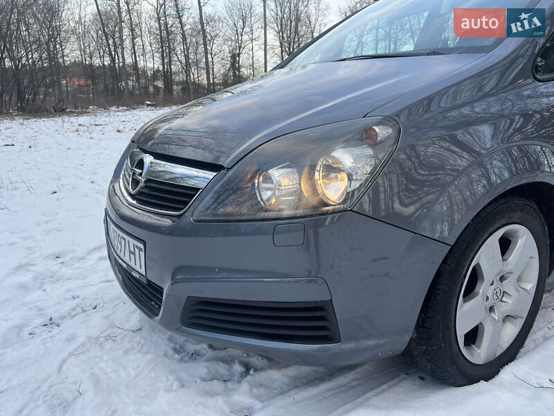 Минивэн Opel Zafira 2006 в Ровно