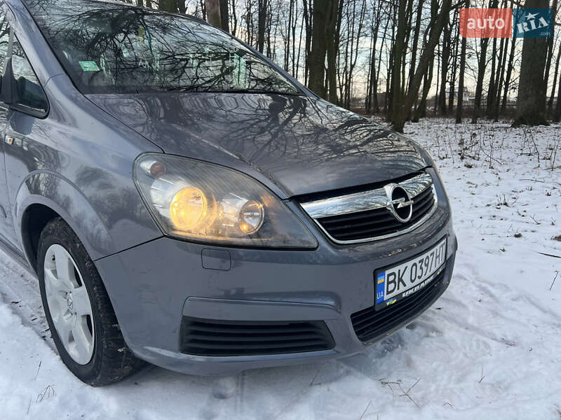 Минивэн Opel Zafira 2006 в Ровно