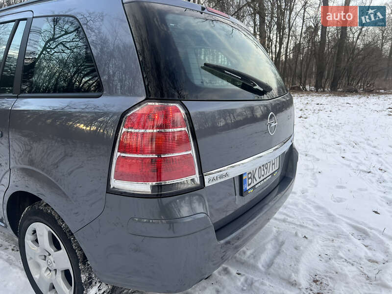 Минивэн Opel Zafira 2006 в Ровно