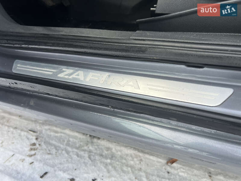 Минивэн Opel Zafira 2006 в Ровно