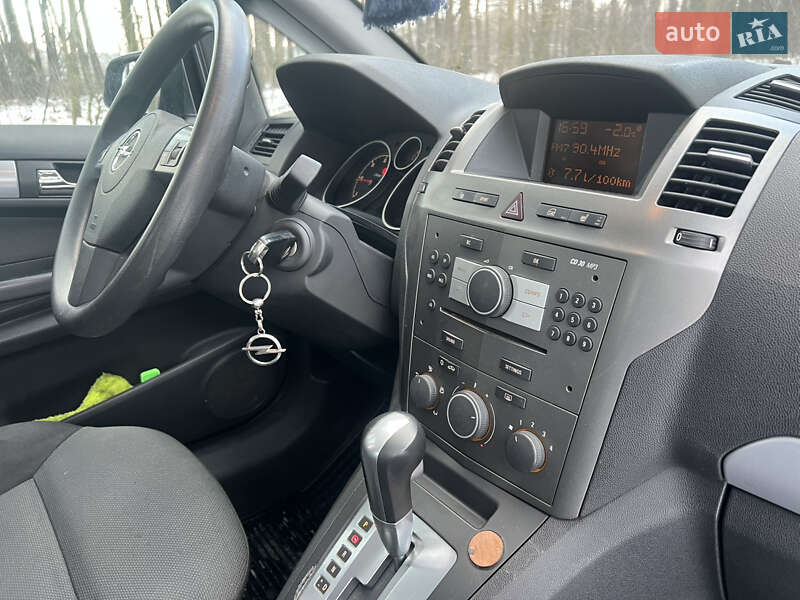 Минивэн Opel Zafira 2006 в Ровно