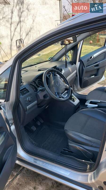 Мінівен Opel Zafira 2010 в Івано-Франківську