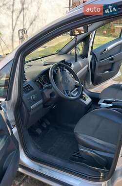 Минивэн Opel Zafira 2010 в 