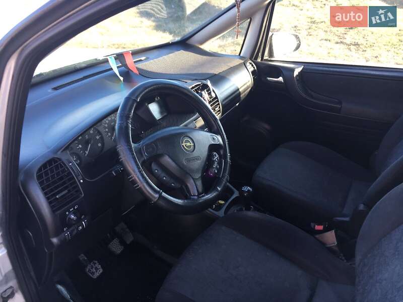 Минивэн Opel Zafira 2003 в Буске