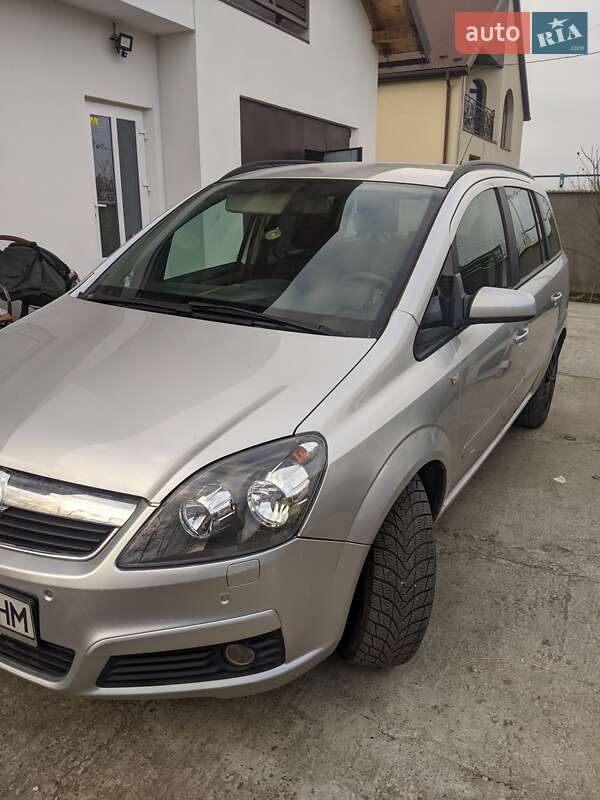 Минивэн Opel Zafira 2005 в Виноградове