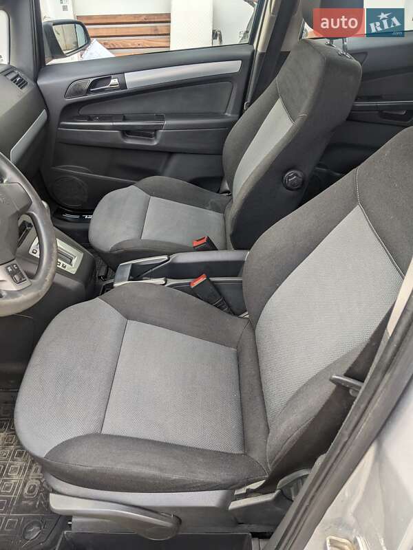 Минивэн Opel Zafira 2005 в Виноградове