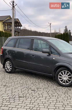 Минивэн Opel Zafira 2011 в 