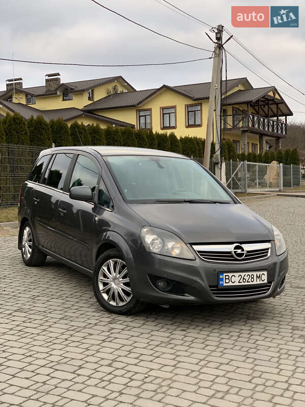 Минивэн Opel Zafira 2011 в 