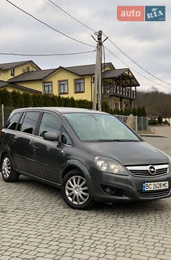 Минивэн Opel Zafira 2011 в 