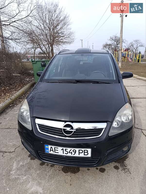 Минивэн Opel Zafira 2005 в Днепре