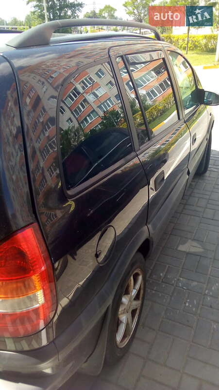 Минивэн Opel Zafira 2002 в Киеве