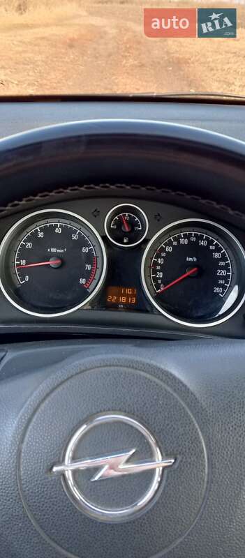 Минивэн Opel Zafira 2005 в Носовке