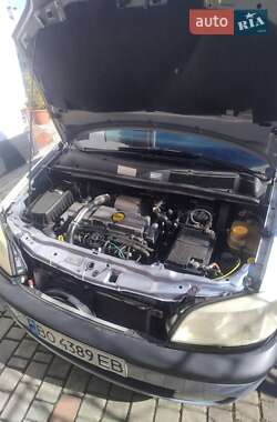 Минивэн Opel Zafira 2000 в 